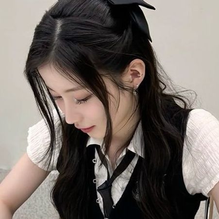 xiaoluvzi's tweet photo. Day: ?
🌷:Looking for #InteractiveMoots★
Not new to #stantwt #kpoptwt #Anitwt★

-★Nish | minor | Indian
-She/her/Aquarius
-Blackpink, Wjsn, txt,ive,lsfm,nwjns,illit,tripples,skz,enha,bm
-Jujutsu Kaisen, Kamisama Hajimemashita
Solo Artists: Cheng xiao

like and rt for moots https://t.co/2ZVMTwieYe