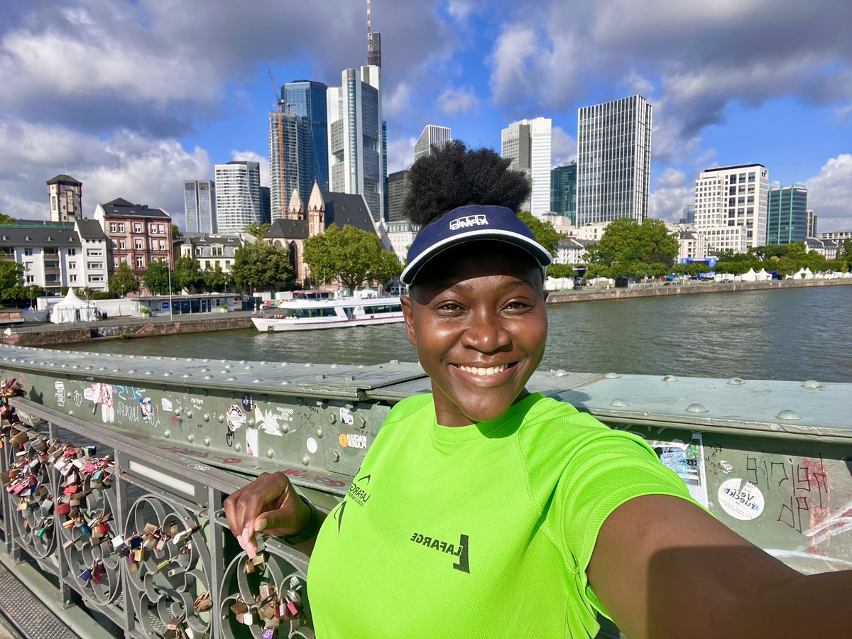 Kalusanzhi's tweet photo. #TuesdayRunDay 🤯
“Because A Little Running Goes A Long Way” #NikeRunning #Frankfurt https://t.co/qRkadEYpkc