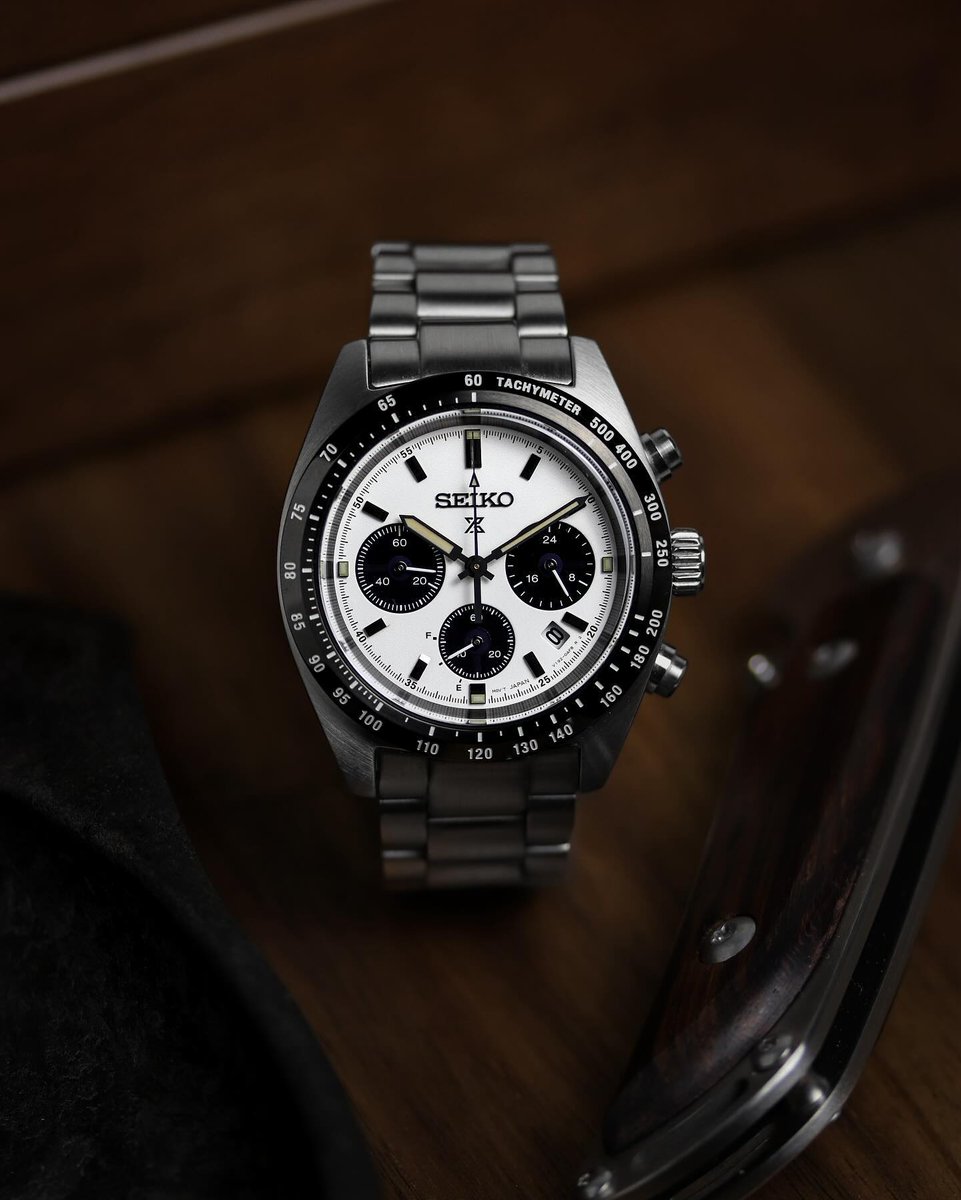 theugleeone's tweet photo. Seiko Prospex Speedtimer SSC813P1.
Cal V192, Solar powered and has a Power reserve of 6 months🤯.
N1,300,000. https://t.co/7ujcZZJkBL