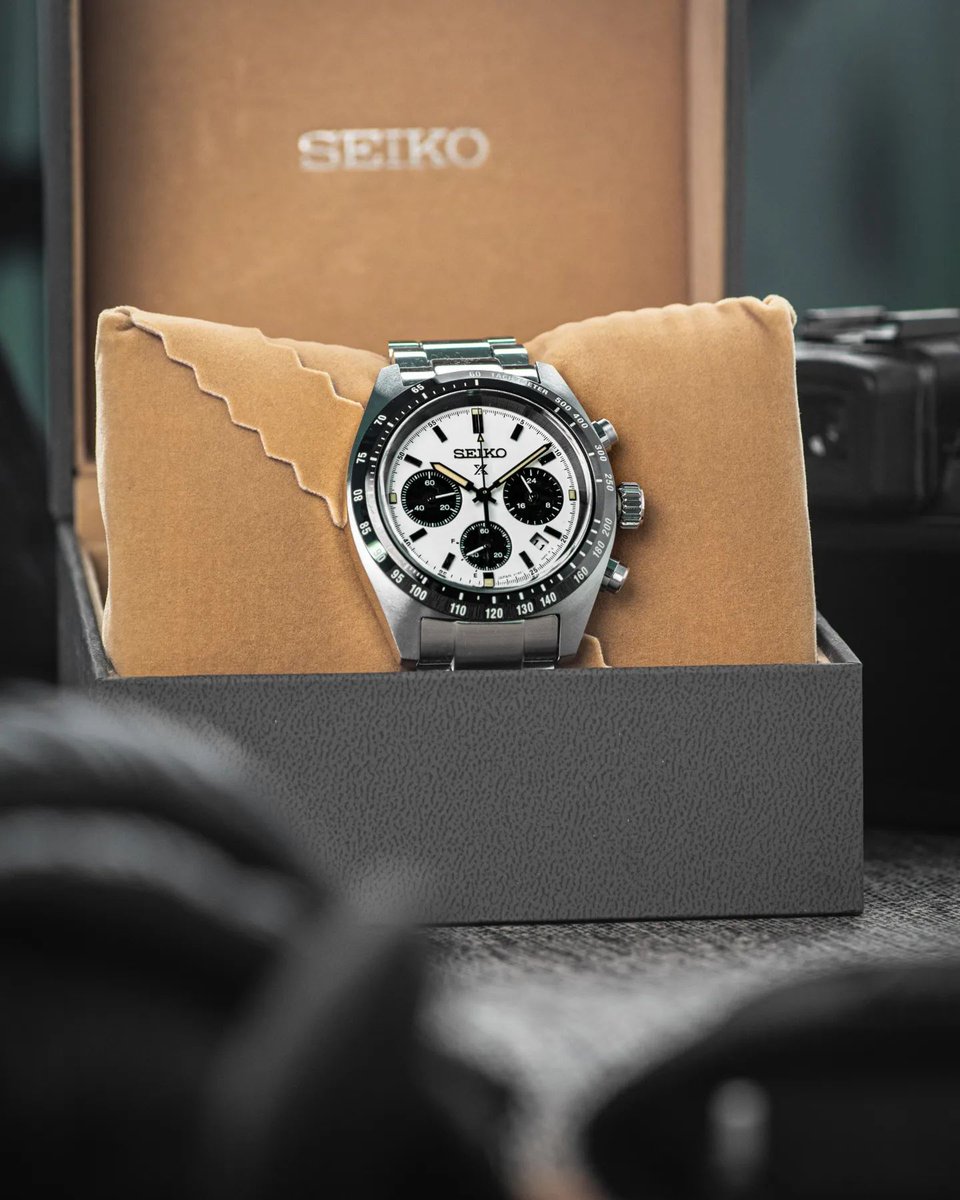 theugleeone's tweet photo. Seiko Prospex Speedtimer SSC813P1.
Cal V192, Solar powered and has a Power reserve of 6 months🤯.
N1,300,000. https://t.co/7ujcZZJkBL