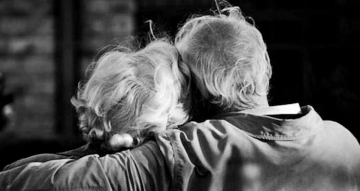 “Era davvero straordinario,
il modo in cui gli anni sembravano annullarsi e noi ci trovavamo così a nostro agio insieme.”
(Kazuo Ishiguro-Non lasciarmi)

…Perché se parliamo
di Amore,muta,crescere,
matura,non svanisce,assume
significati più profondi

#BuongiornoATutti
#16luglio