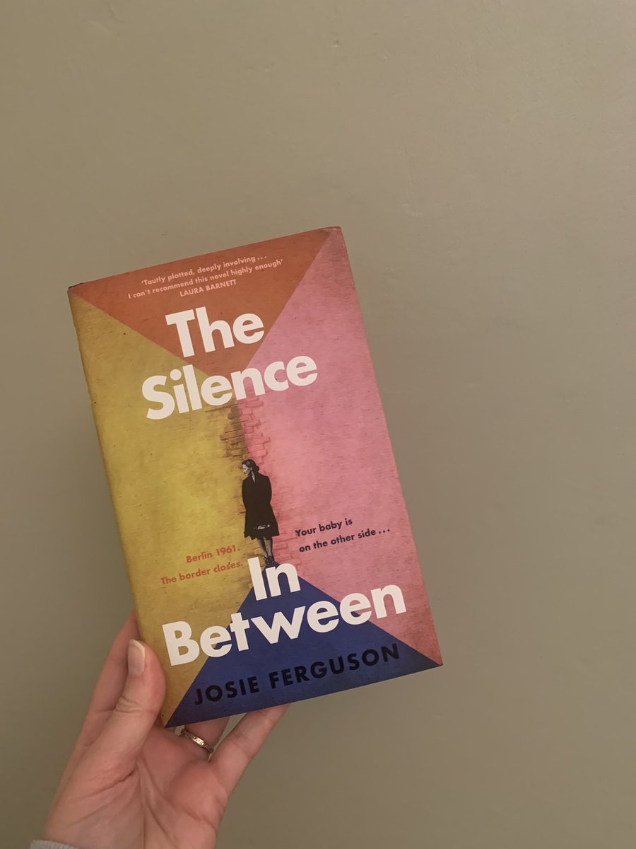 bitofabookworm's tweet photo. This book deserves all the praise, it’s absolutely brilliant! ⭐️⭐️⭐️⭐️⭐️ https://t.co/PI7LTaxg6G