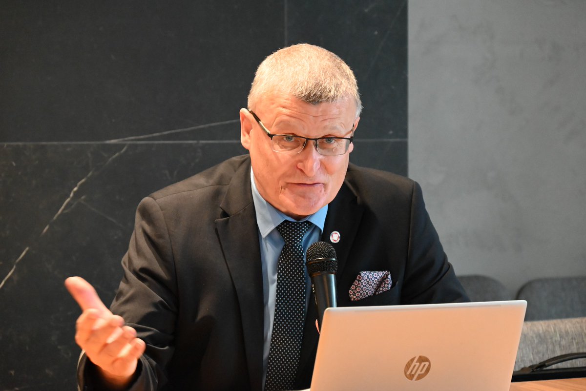 Paweł Grzesiowski (@grzesiowski_gis) on Twitter photo Wizyta <a href="/WSSE_Lublin/">WSSE Lublin</a> i <a href="/LUWLublin/">Lubelski Urząd Wojewódzki</a> i rozmowa z PWIS dr n. med. Marią Jolantą Korniszuk i wojewodą <a href="/komorski4lbn/">Krzysztof Komorski</a> to okazja, żeby poznać lokalne potrzeby i omówić nowe wyzwania stojące przed Państwową Inspekcją Sanitarną. Wizyta <a href="/WSSE_Lublin/">WSSE Lublin</a> i <a href="/LUWLublin/">Lubelski Urząd Wojewódzki</a> i rozmowa z PWIS dr n. med. Marią Jolantą Korniszuk i wojewodą <a href="/komorski4lbn/">Krzysztof Komorski</a> to okazja, żeby poznać lokalne potrzeby i omówić nowe wyzwania stojące przed Państwową Inspekcją Sanitarną.