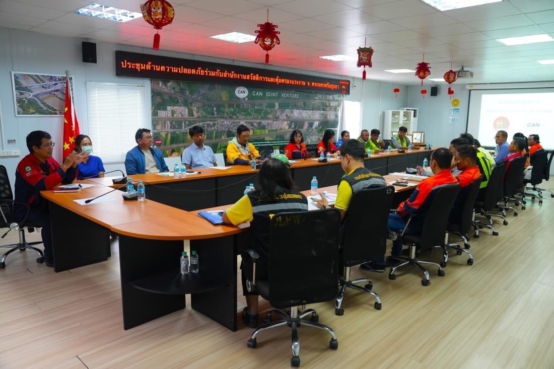CSCECASIAPACIFC's tweet image. 📚💪A safety management course was held recently at the China-Thailand High-Speed Railway project, with the twin aims of empowering youth and promoting workplace safety👷👷‍♀️⛑️. #WorldYouthSkillsDay #CSCECActivity #GrowUpAtCSCEC #SafetyFirst #FutureLeaders