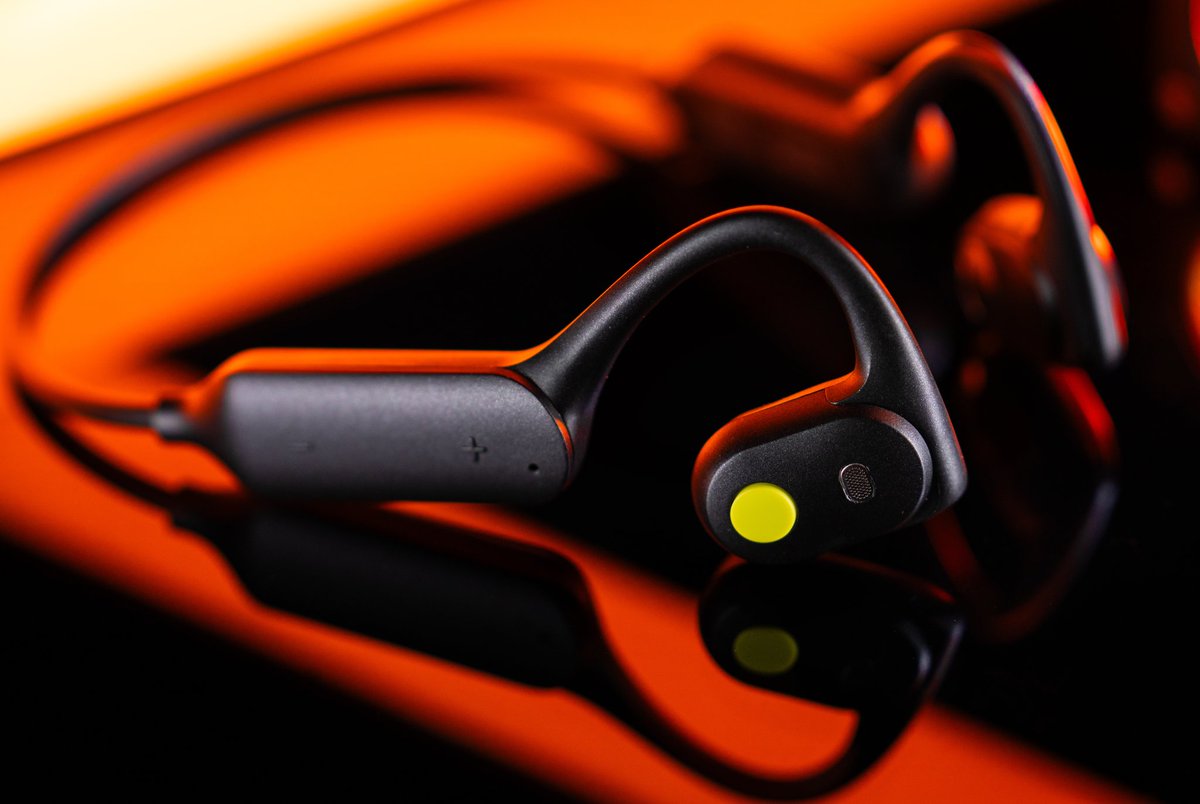 Elevating your fitness journey with AirWave headphones, the sound quality is unmatched, making every beat fuel your motivation.  #langsdom #headphones #sport #bluetooth #headset