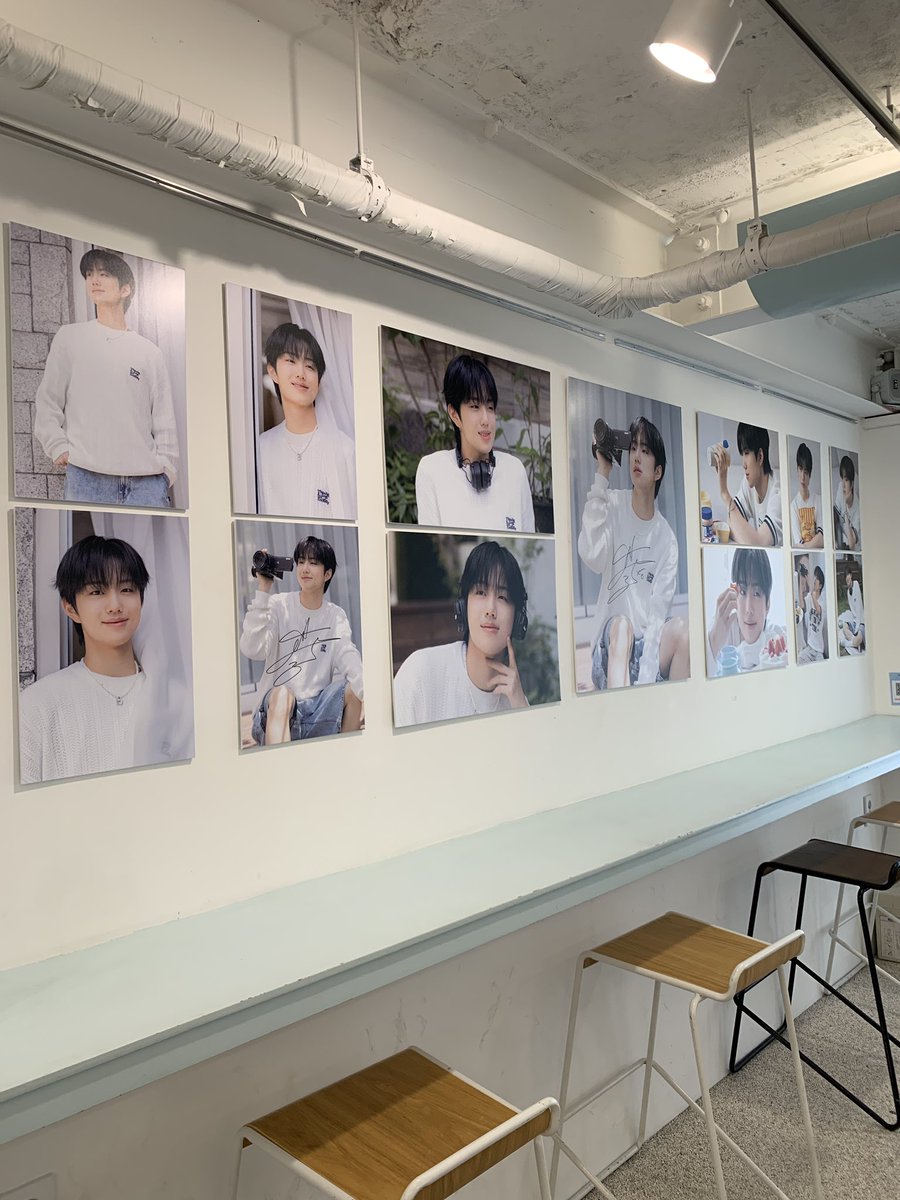 ununun0404's tweet photo. 아기 감자로 가득한 공간 잘 구경하고 왔습니다🙏 마침 PVC 카드 홀더도 딱 하나 남아서 넘 러키했구 쿠키도 너무 귀여웠어요 지후야 생일 축하했어ʺ̤🎂🤍
#EVNNE #이븐
#박지후 #PARKJIHOO
#SWITCH_OFF_HOO #HAPPY_JIHOO_DAY #박지후_생일카페 #사운드웨이브 https://t.co/BTGmIeOamY