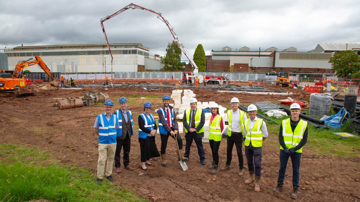 SpellerMetcalfe's tweet photo. Boots are on the ground! 🙌 

We're pleased to announce that the new diagnostic centre with high-tech X-ray and scanning facilities is making progress. 🏥
https://t.co/QNUsbuJ6X6 https://t.co/zPjucW5unc