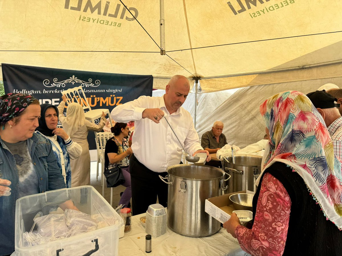 cilimlibelediye's tweet photo. Belediyemizden aşure ikramı

Belediye Başkanımız Yılmaz Yıldız tarafından aşure ayı dolayısıyla pazaryerinde vatandaşlarımıza aşure  ikramında bulundu. https://t.co/CHyCcTf715