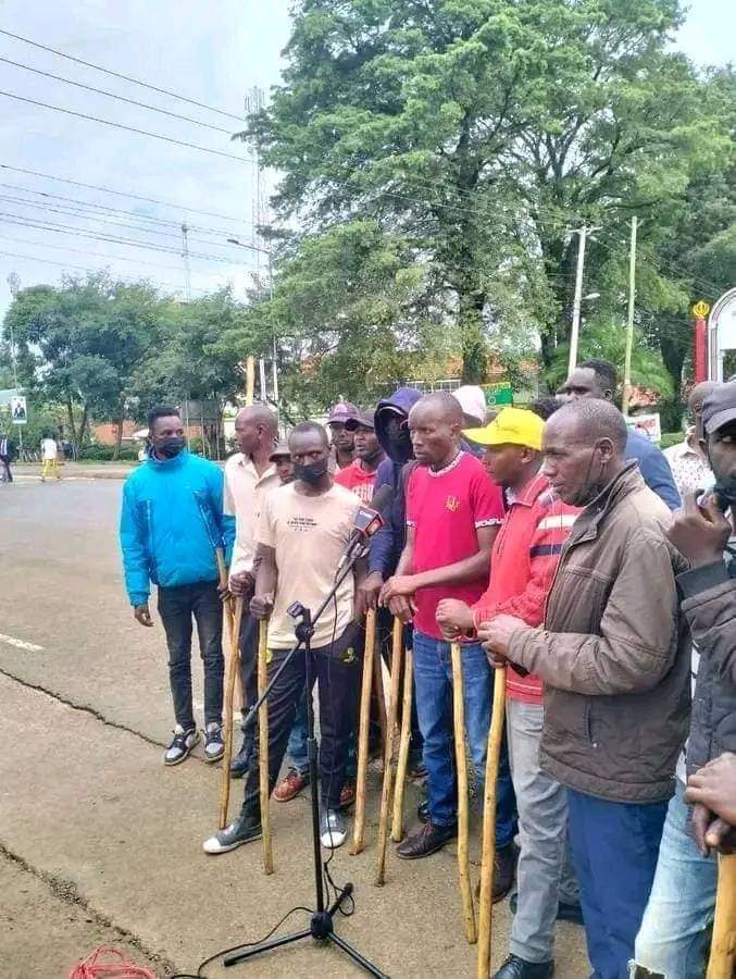 kiprowilfred's tweet photo. Kericho business community ensuring there are not looters pretending to be demonstrating in Kericho town,Nairobi CBD business community too should come out and protect their businesses https://t.co/g5eN39SQaz