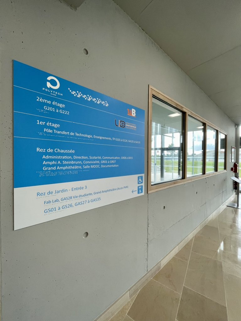 [Vie de l'école] 👉 L'ESIREM, désormais Polytech Dijon met à jour progressivement sa signalétique. 
Le bâtiment est désormais facilement identifiable et tous les espaces sont clairement indiqués. 
🙏 Merci à la société <a href="/sodifalux/">Sodifalux</a> 
<a href="/reseaupolytech/">réseau Polytech</a> @univbourgogne  #campus