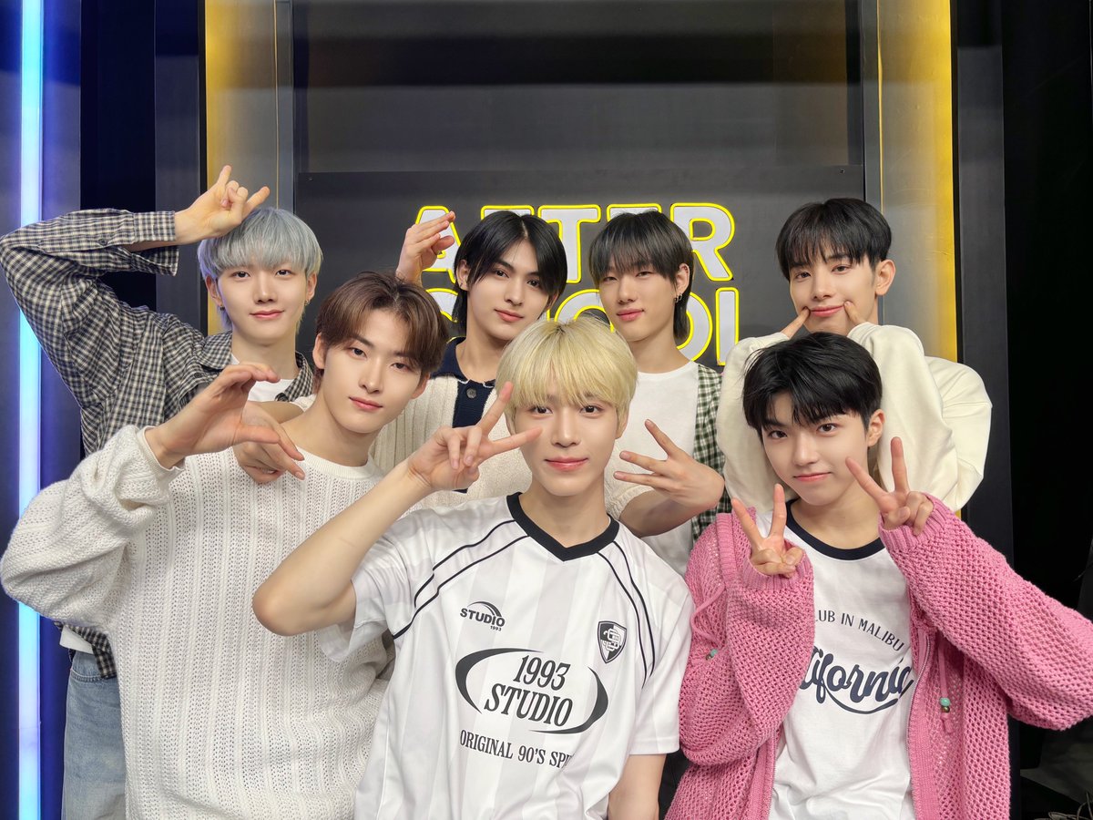 ALL_H_OURS's tweet photo. [🐾] 240716 After School Club

무대 위에선 강렬한 퍼포먼스 장인👏🏻
무대 밑에선 상큼 발랄 일곱 장난꾸러기👶🏻
이게 올아워즈의 반전 매력이야~ 

#ALL_H_OURS #올아워즈
#도깨비 #SHOCK
#ALL_H_OURS_SHOCK #올아워즈_도깨비 https://t.co/M0GiJR3Chz