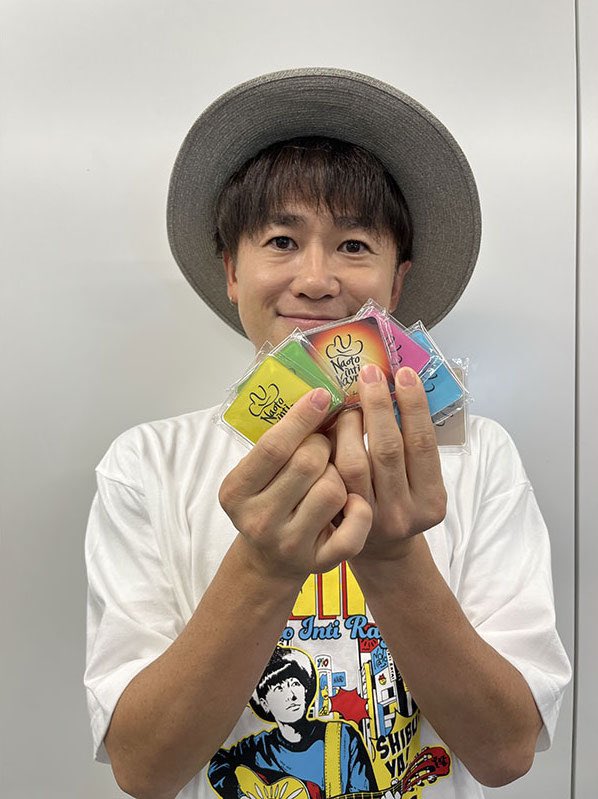 naotointiraymi's tweet photo. 大好評にお応えして✨
全国春ツアー2024&amp;ナオトの日2024会場限定グッズが本日よりエンジンオフィシャルストアで販売開始‼️

ナオトの日ラッキードロー購入のお客様には会場同様に「直筆サイン入りB5サイズアクリルパネル」の当選チャンスが🎁

▶️https://t.co/vmvFeVE3wv

▶️https://t.co/SGcaPuj3OH https://t.co/tCmOhhW8ob