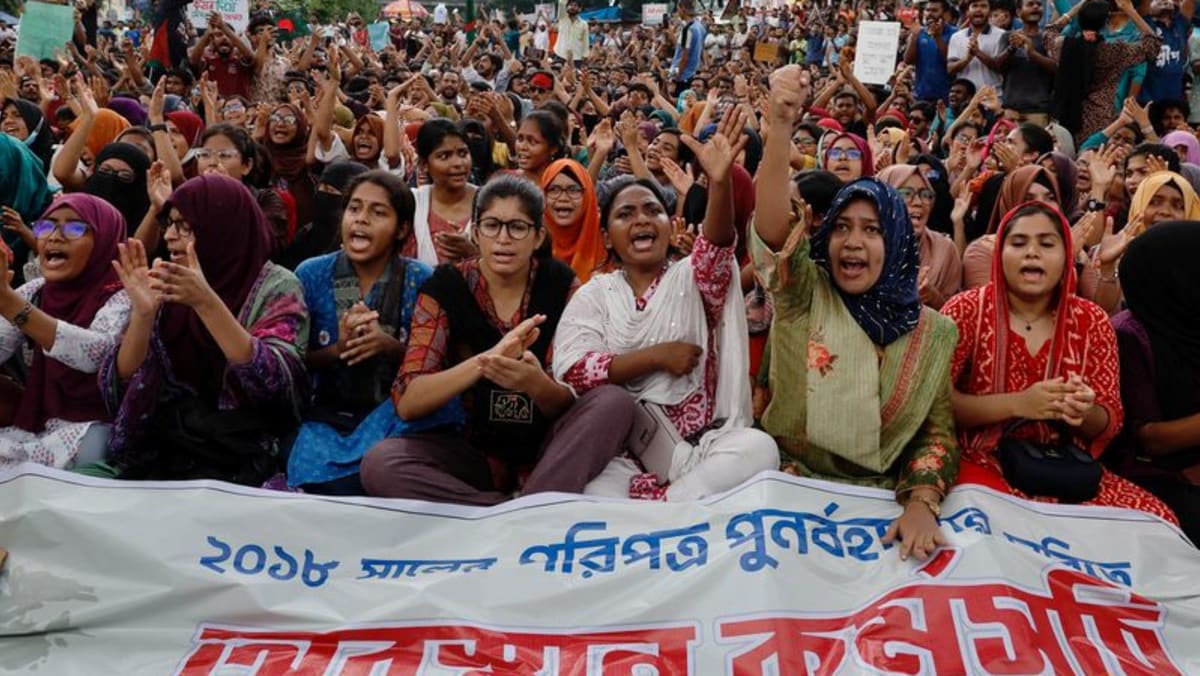 Bangladesh deploys police as job protests flare up cna.asia/3Wm6FrL