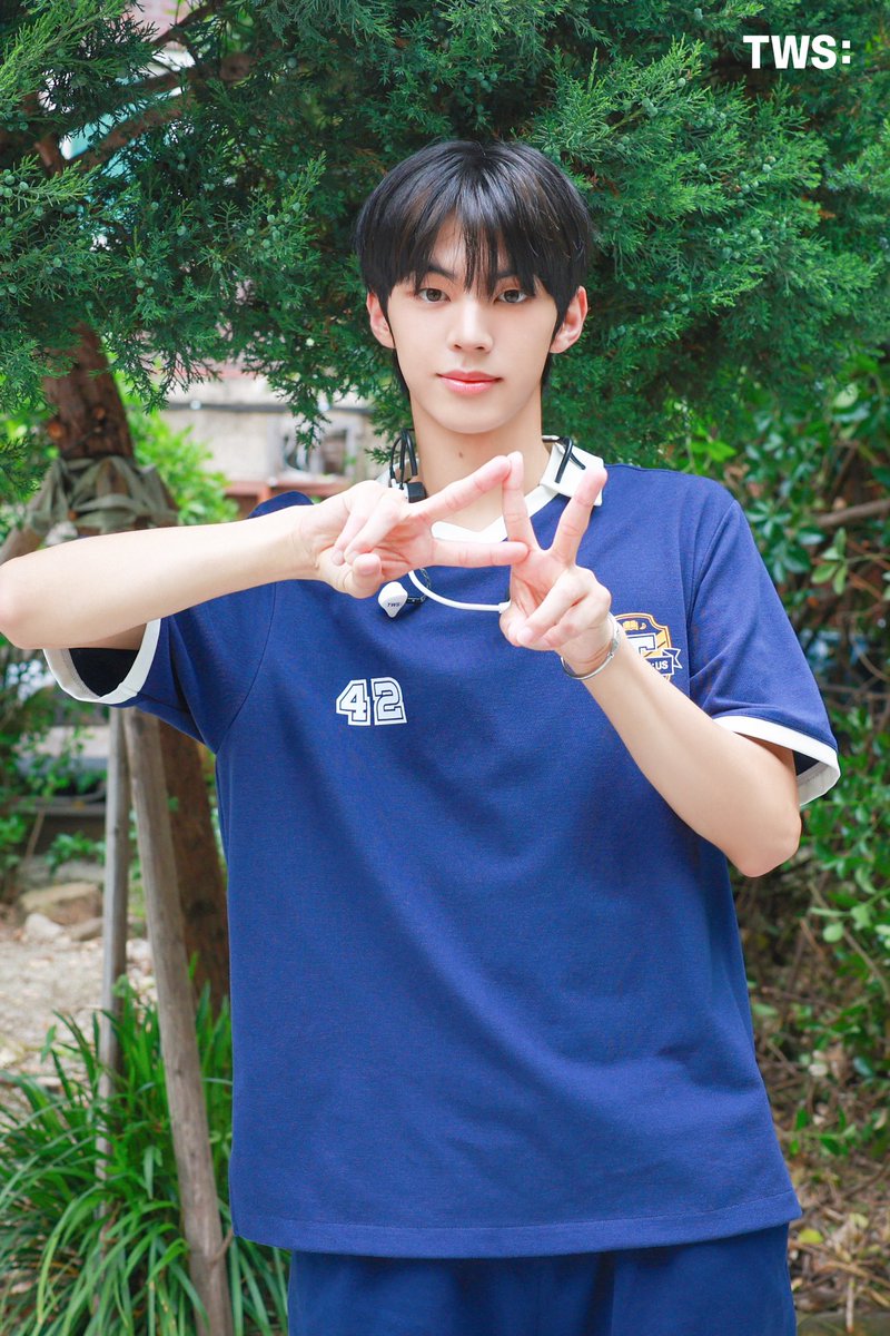 도훈이 하복 생활복 둘다 너무 좋아ㅏ 🤍💙