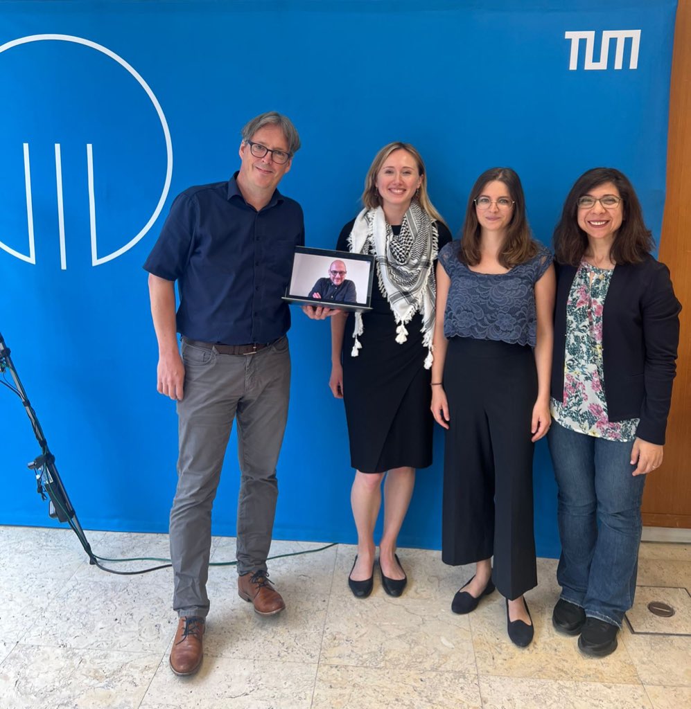 Huge congratulations to Dr @alice_beazer for defending her dissertation on “Solidarity in and through Journalism: An Exploration of Minoritized Group Coverage and Journalists' Roles” last Friday. Well done, so proud of you! 😊🍾