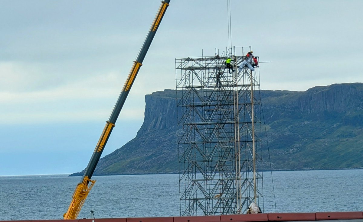 annlizkelly's tweet photo. Men at work #RedBull #Fairhead #Ballycastle #NorthCoast #CausewayCoast #VisitCauseway #NorthernIreland #PhotographyIsArt #Photography #Beauty @LoveBallymena @exploreccag https://t.co/P01nwlVAh8