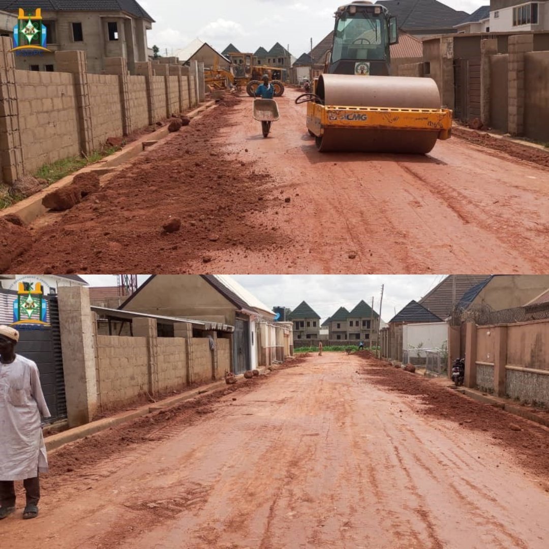 KSDPCLtd's tweet image. #OngoingWork KSDPC continues infrastructure development at the Malali Urban Renewal Site with Surface Dressing of the internal road network following the drainage systems upgrade at the layout. #buildingsustainablehabitats

Signed
Saminu Gwadah
Ag Head, Public Relations
16/07/24
