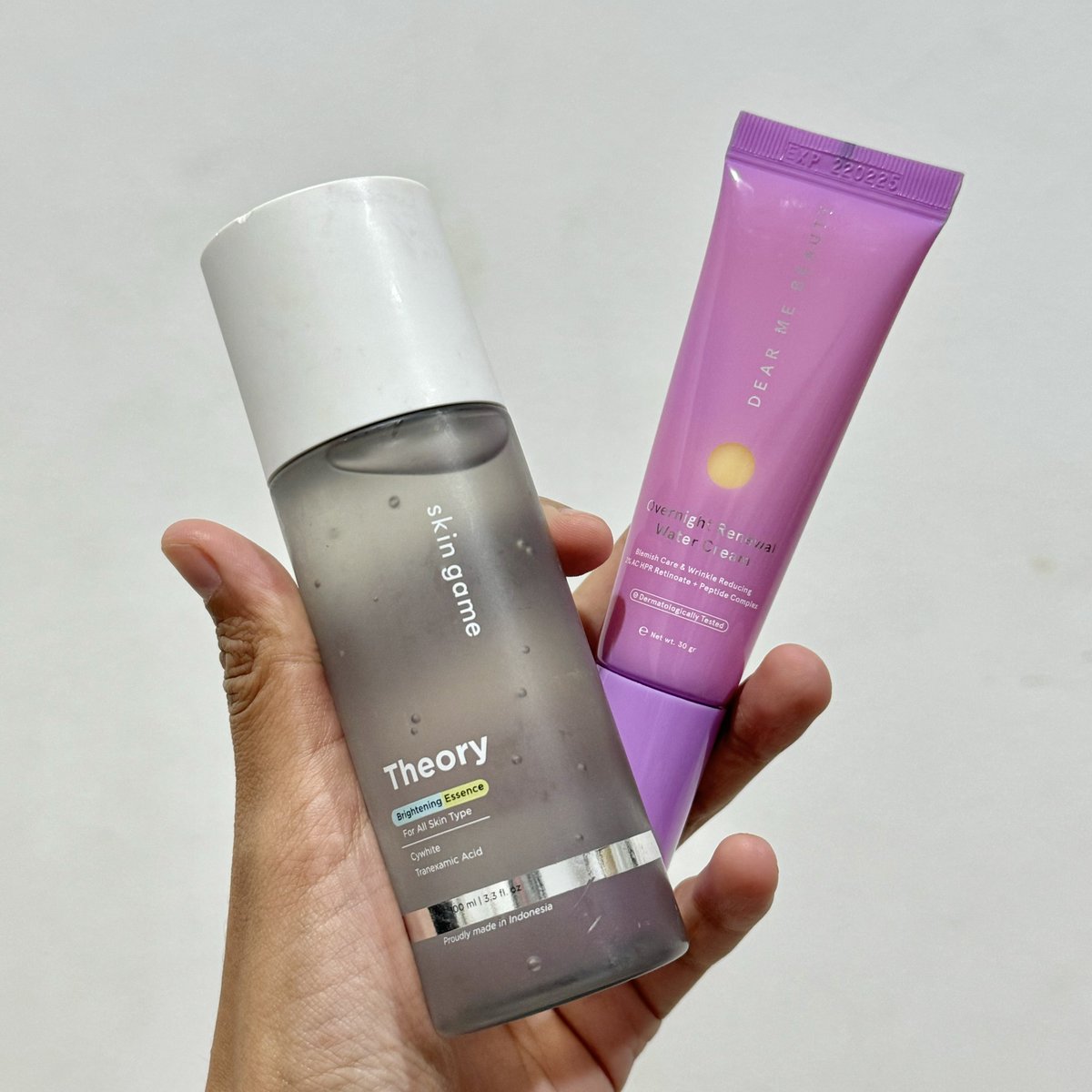 cloudysnowys's tweet photo. GIVEAWAY KILATT SKINCARE 👀👊🏻

buat 1 orang dapet skingame &amp; dear me👍🏻

rulesnya gampang:

• follow @cloudysnowys
• RT &amp; LIKE tweet ini 
• RT &amp; LIKE tweet di pinned profile
• REP makanan kesukaan kalian~

END BSK JAM 12 #zonauang #zonajajan https://t.co/RhXGEHPSi5