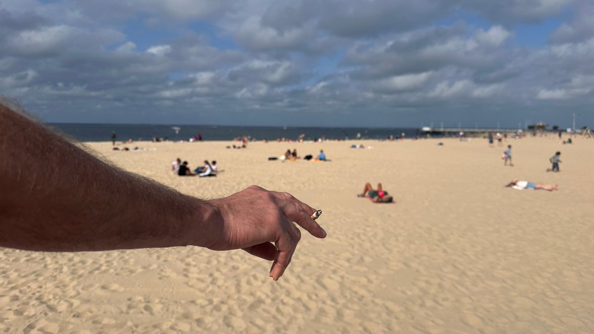 TVBA_fr's tweet image. 🚭La Ville d&apos;Arcachon instaure les Plages Sans Tabac.
Il est désormais interdit de fumer sur l&apos;ensemble des plages arcachonnaises sous peine d&apos;une amende de 150 €.
🔗tvba.fr/interdiction-d…

#arcachon #fumer #plage