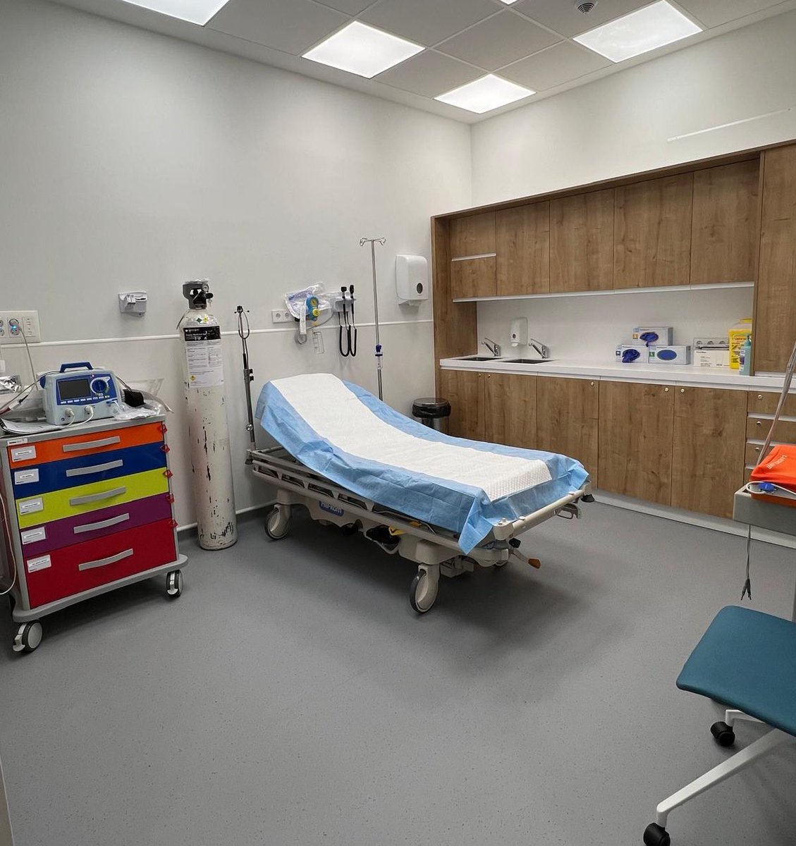 🏥 ¡Queda inaugurado nuestro nuevo centro de <a href="/HospitalMompia/">Hospital Mompía</a> en #Santander de la mano de la alcaldesa <a href="/gemaigual/">Gema Igual Ortiz</a> y el consejero César Pascual! 👏🏼

Este centro, que cuenta con un personal y unas instalaciones maravillosas, refuerza nuestro compromiso con la salud en Cantabria ✨