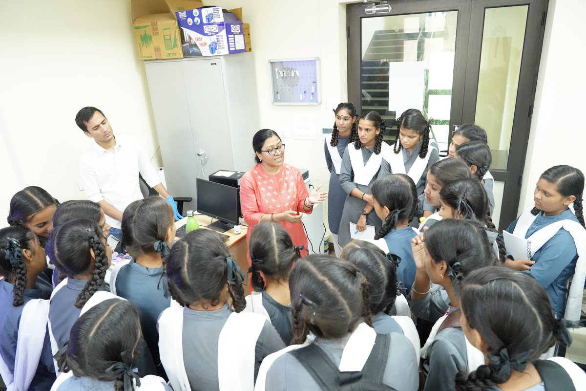 CS2_IISERB's tweet photo. Exciting day at IISER Bhopal! 📷 Students from Govt. High School Barkheda Salam visited on July 9, 2024, for an SSR activity led by Dr. Paramita Das, Assistant Professor, Dept of Chemical Engineering and facilitated by the Centre for Science and Society. 

#IISERBhopal https://t.co/0a9mNbdHG3