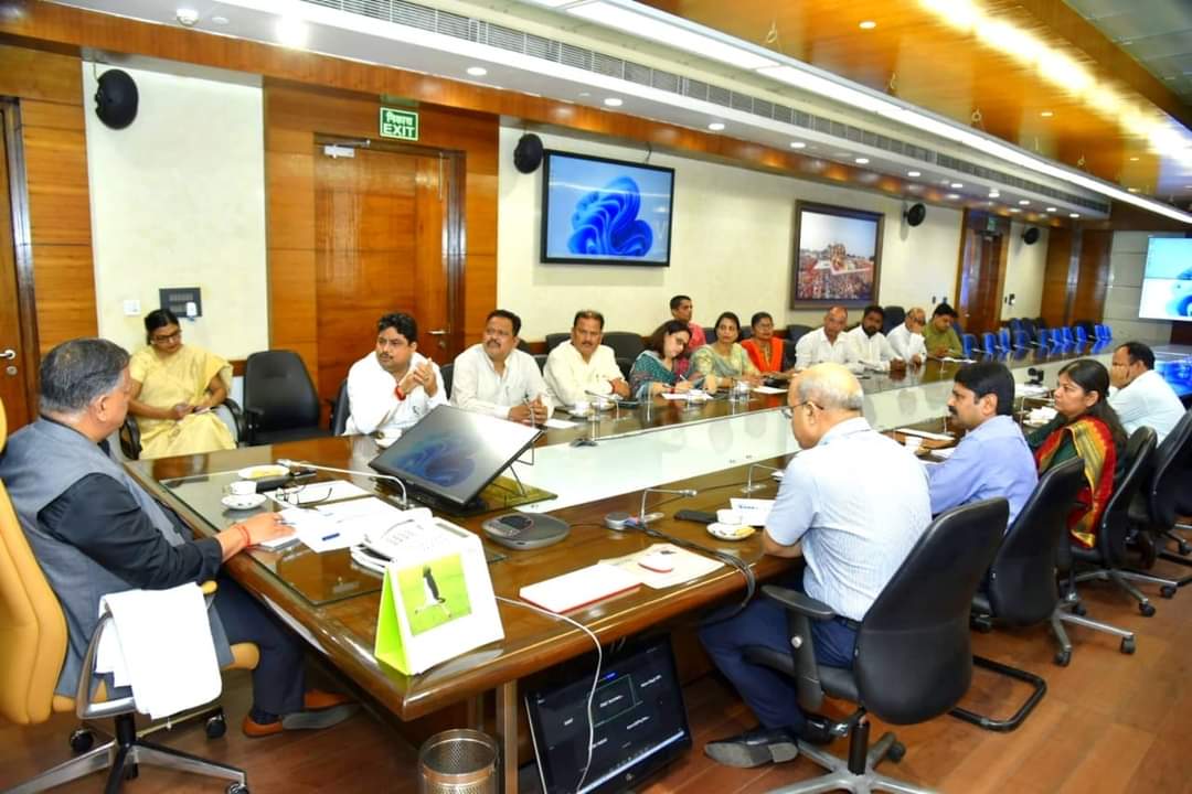 शिक्षकों की बुनियादी मांगे पूर्ण होने तक परिषदीय विद्यालयों में डिजिटाइजेशन एवं ऑनलाइन उपस्थिति की व्यवस्था को लोकभवन में हुई बैठक में मुख्य सचिव उत्तर प्रदेश शासन श्री मनोज कुमार सिंह जी के द्वारा स्थगित कर दिया गया।
जय शिक्षक।
#ऑनलाइन_उपस्थिति
#DepartmentofEducation