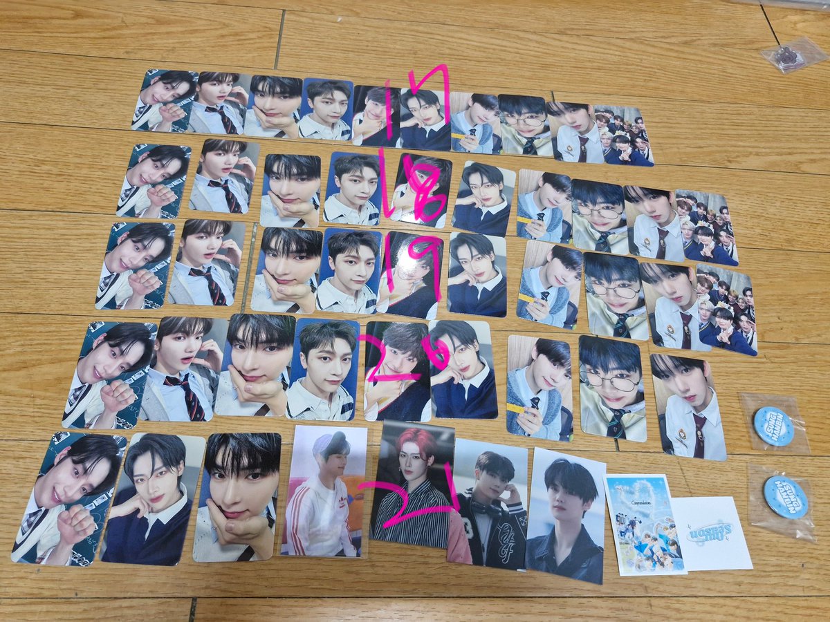 1주년 카페 물품 나눔합니다. 나눔하는 방식이 다소 상이하니 꼭 ! 글 제대로 읽고 ! 멘션 남겨주세요. 안 그러면 스루합니다.

첫번째, 두번째, 세번째 사진 구성 > 선착순 
네번째~일곱번째 사진 구성 > 마음+멘션 선착순 

제품이 많은 만큼 1인당 세개까지 허용. (선착순도 포함^^~)

구성 잘