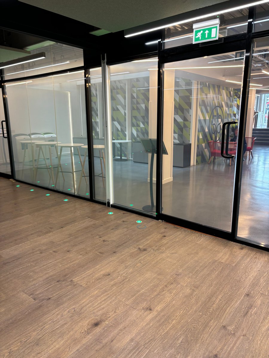 Client networking afternoon making use of the smart glass in our conference space! Swipe to see ➡

#smartglass #eventprofs #londonvenues #londonvenue #riversidevenue #conference