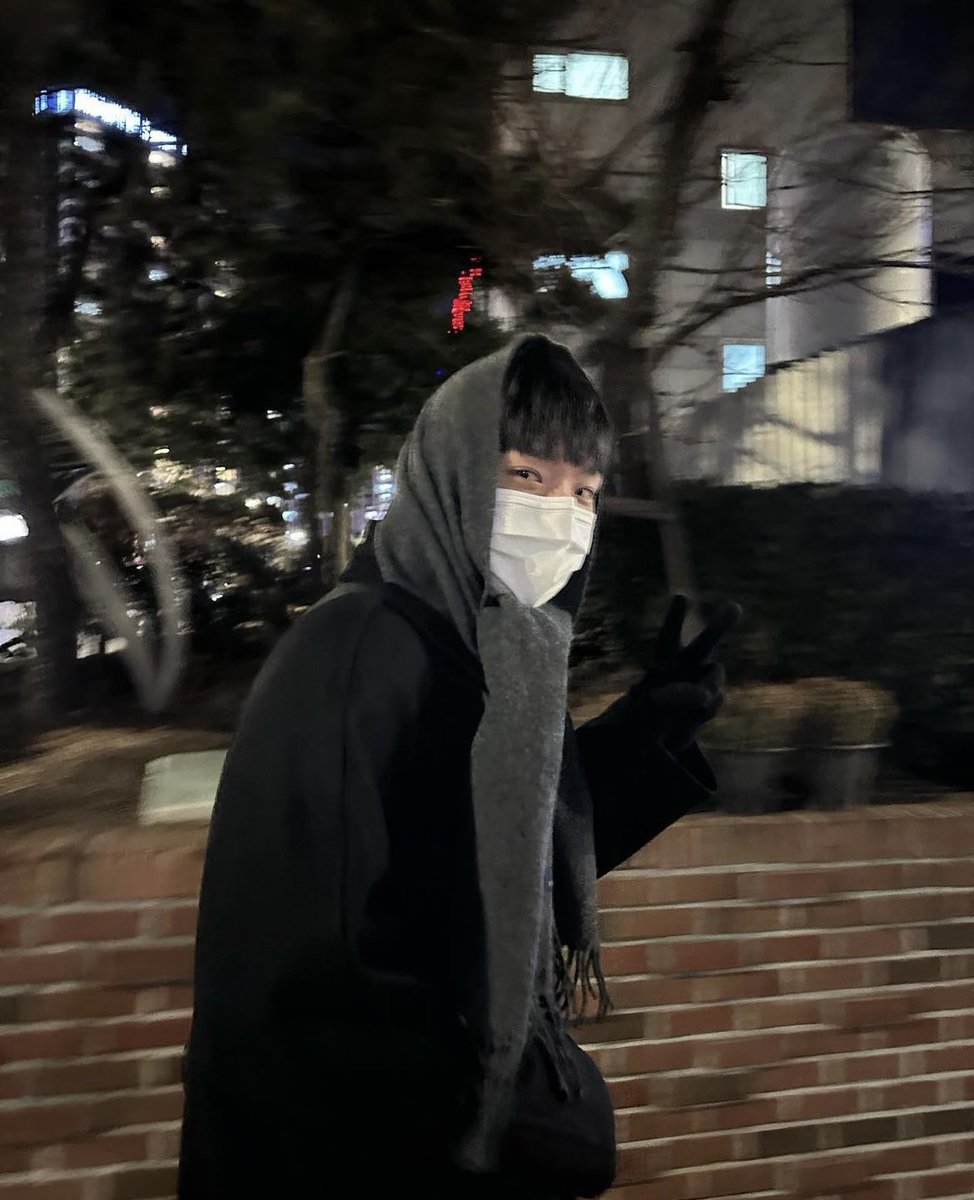 _gyull's tweet photo. 사실 김현준 되게 유명한 mz인스타스토리아티스트임 
인스타 게시물+스토리+사복 타래로 .. https://t.co/hGRF7pMjbV