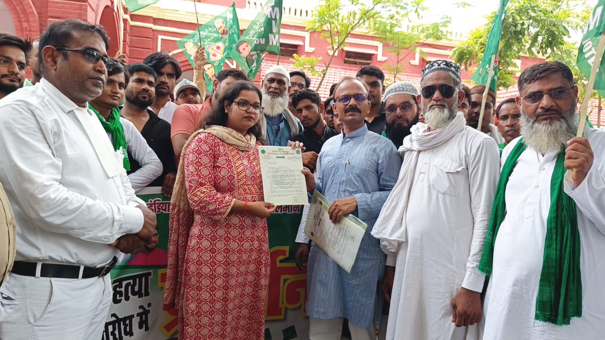 AIMIMmariahu's tweet photo. AIMIM जौनपुर
कलेक्ट्रेट परिसर में जिलाध्यक्ष @imranbunty86 के नेतृत्व में, बुलडोजर नीति,भीड़ हत्त्या के विरोध में धरना व प्रदर्शन कर राष्टृपति संबोधित ज्ञापन SDM मोहदया को सौंपा गया। https://t.co/IWxDjoE8gb