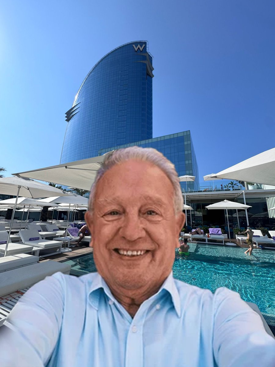 Sr_Liberal's tweet photo. @Capitana_espana Nada como empezar el día con una vista espectacular y un chapuzón refrescante.  Bonjour l ‘Espagne!!!🌞 https://t.co/rm29yh1Bcl