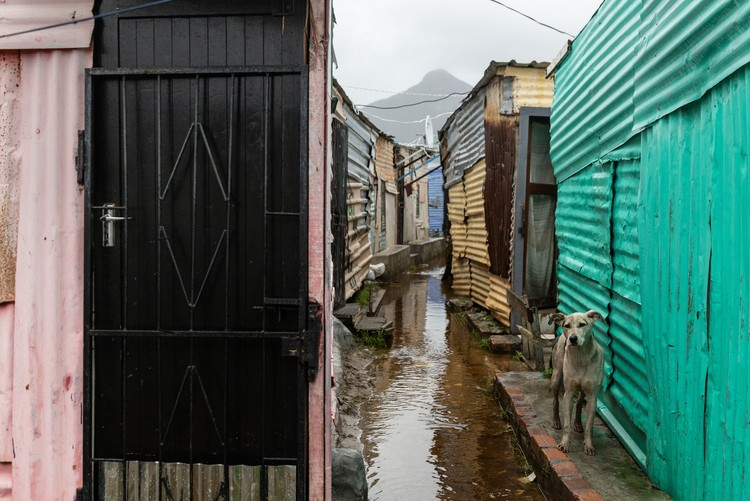 GroundUp_News's tweet photo. Scientists told us our winters would get drier. So what happened last week? 

Read https://t.co/Ij2ivcE59d by Peter Johnston. Photo: @AshrafRSA https://t.co/NaLo9jzuU0