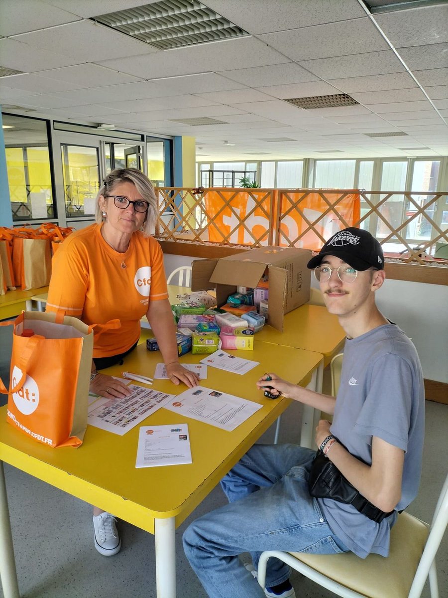 🌟 Retour sur l'Action Précarité Jeunes du 11 Juillet à St Omer ! 🌟

Rencontre avec les jeunes du Foyer des Jeunes Travailleurs à St Omer. Cette journée a permis d'échanger sur les défis qu'ils rencontrent et fournir des produits d'hygiène. 

#SolidaritéJeunes #ActionPrécarité