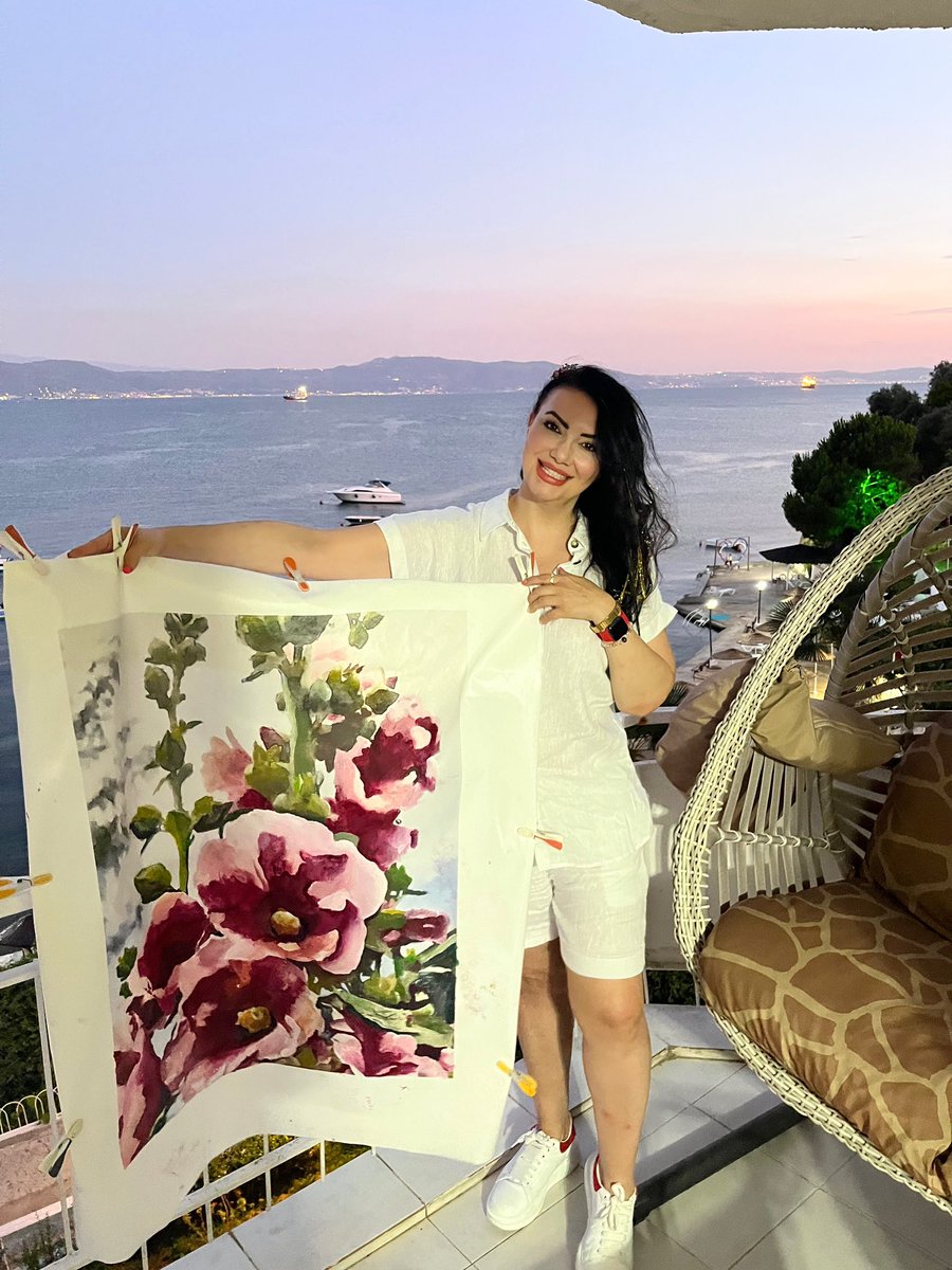 Bazen bir şarkı ,bir mekan ,bir koku ,seni en mutlu günlerine ışınlar…kalbimde yaşayanlarla ,burnumda tütenlerin hatıralarıyla yine çalışıyorumdur…#artdaily#başakkökalan