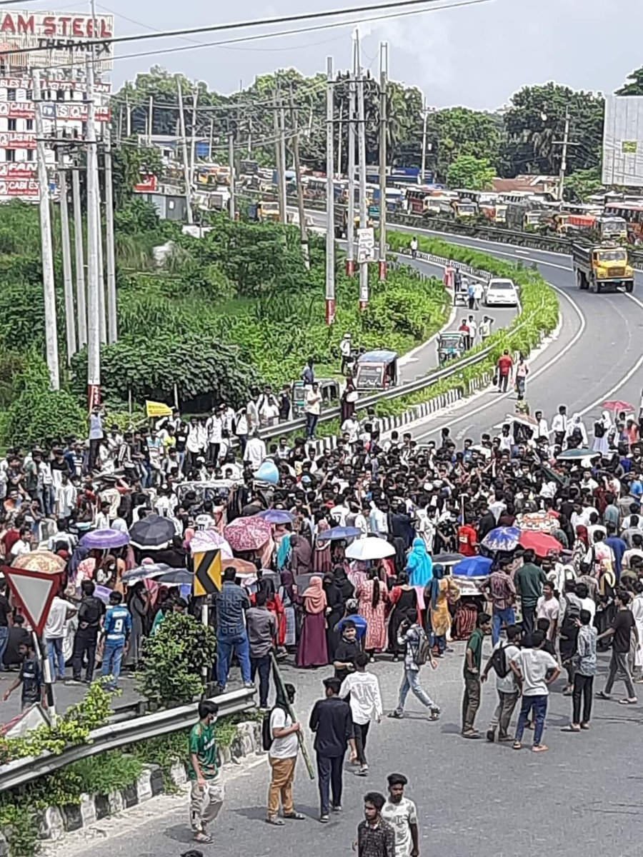 joinwdelower's tweet photo. Bloked Tangail Road 
#Save_Bangladeshi_students
#ALjazerra
#Bbcnews #CNN #TheWashingtonPost
#TheNewYorkTimes #TheGuardian
#BBC #AlJazeeraEnglish #TheWallStreetJournal
#CNBC #DhruvRathee #UnitedNations #NewYorkTimesOpinion
#ABCNews #NewYorkPost #ProjectNightfall https://t.co/0602LnNGf0