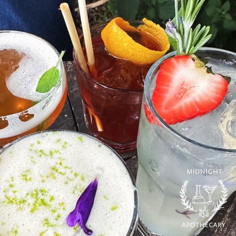 Hi all! This Friday we are closed for private event, and while Saturday is fully booked we will try to accommodate walk ins 🤗 but if you’re looking for a cool place for next week,  theres still few tickets left so grab them now 🌼🍸

LINK IN BIO 🤩 #rooftopbar #cocktails