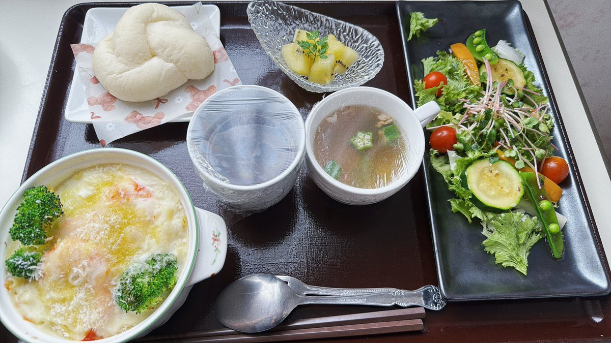 omochi05190821's tweet photo. 入院して３週間
1度目の帰りたいモードに突入したぞ
1人目もこれぐらいで一回あったぞ
鬱モードだぞ　メンタルやられる時だぞ
あと1ヶ月ちょい
頑張れ！

今日のご飯もとてもおいしかった！
グラタン最高❗️けど帰りたいモードに突入してる😭
けど32w子宮頸管長7ミリでしたわ！
帰れるわけがない😭 https://t.co/9hCkJOjfW6