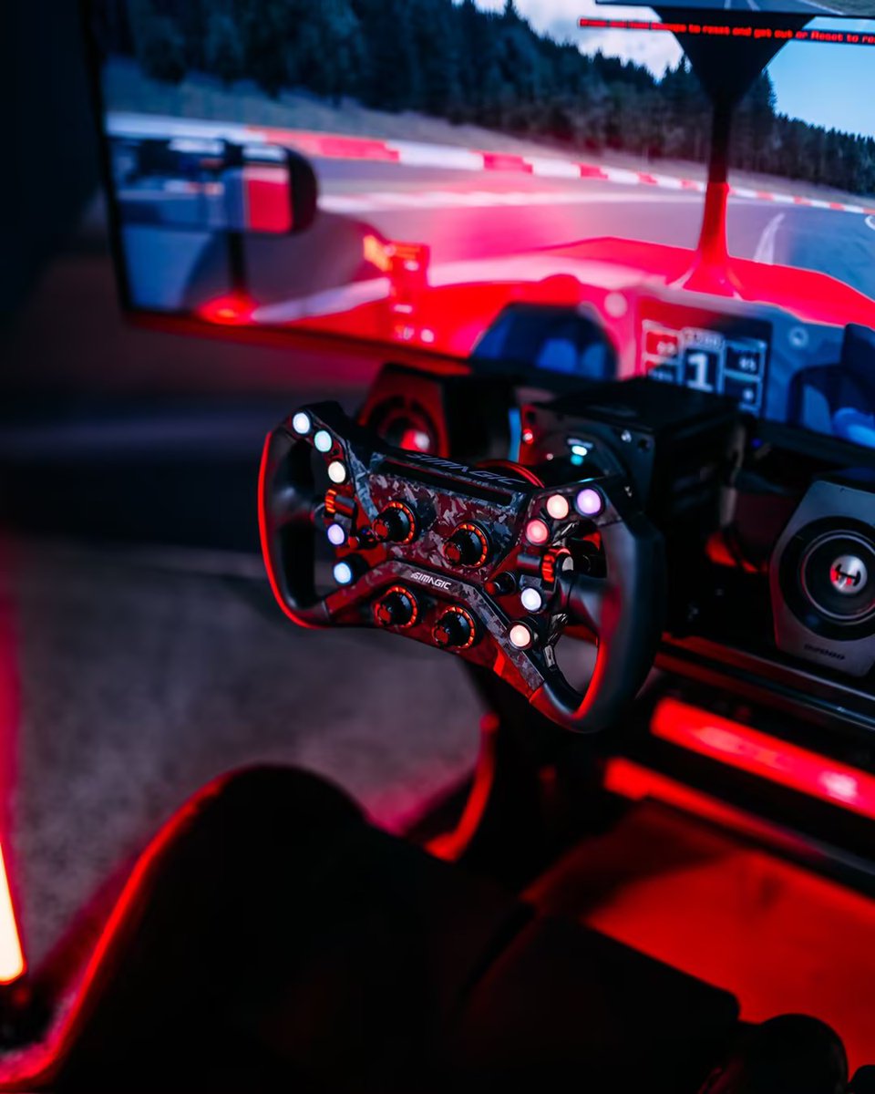 SimagicOfficial's tweet photo. Make it RED.
Garnishing SIMAGIC with our signature red, pairing it with an Exodus Racing rig. Just pure vibes 👌
@OushMedia
@simrigs_aus
KEEP RACING
.
.
.
#SIMAGIC
#Simagicians
#SIMAGICGTNeo
#SIMAGICAlpha
#SIMAGICP1000
#ExodusRacing
#simrigs
#oushmedia
#simracing https://t.co/spTdDiDwIx