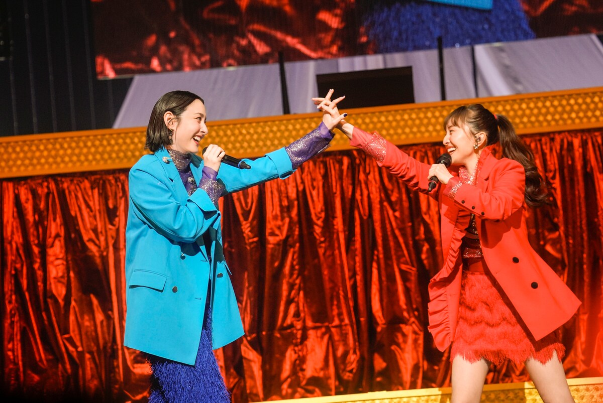 natalie_mu's tweet photo. 【ライブレポート】百田夏菜子ソロライブに早見あかり、13年ぶりの“デコまゆ”実現「どれだけ一緒にいると思ってんだよ！」（写真25枚）
https://t.co/94qmS3GrPF

#ももクロ #momoclo #百田夏菜子30th #百田夏菜子 #早見あかり #デコまゆ https://t.co/6xa7VqhKhg