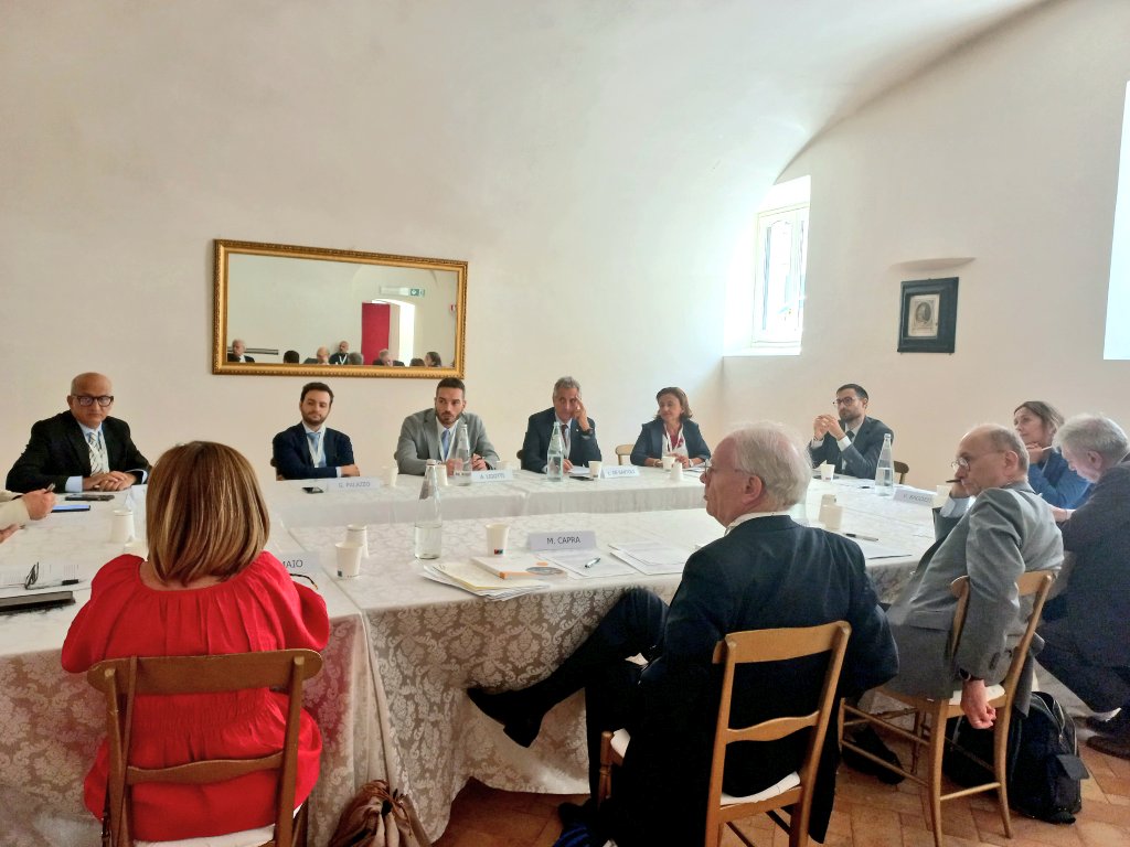 I-Com (@icompetitivita) on Twitter photo ⚪ “Un nuovo ruolo per il #consumatore di #energia”. Il 4° tavolo è coordinato dal direttore Public Affairs I-Com e giornalista <a href="/silviacastronov/">Silvia Castronovi</a>. ⚪ “Un nuovo ruolo per il #consumatore di #energia”. Il 4° tavolo è coordinato dal direttore Public Affairs I-Com e giornalista <a href="/silviacastronov/">Silvia Castronovi</a>.