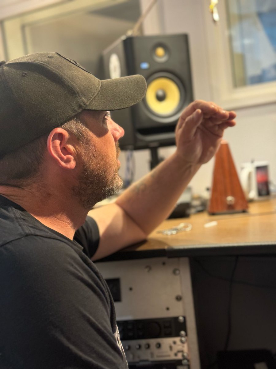 HicktownBreak's tweet image. 💥NEW MUSIC COMING SOON💥 We've just come from the studio recording our new single 'Time To Move On'  Release expected over the coming weeks and we can't wait to share this with you.. Keep em peeled on our socials for release date! #countrymusic 🤠