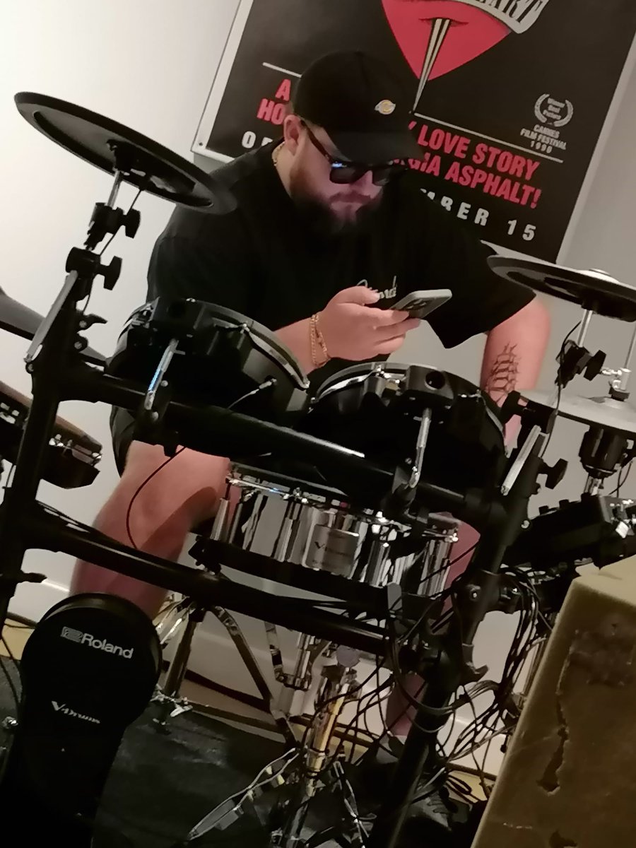 HicktownBreak's tweet image. 💥NEW MUSIC COMING SOON💥 We've just come from the studio recording our new single 'Time To Move On'  Release expected over the coming weeks and we can't wait to share this with you.. Keep em peeled on our socials for release date! #countrymusic 🤠