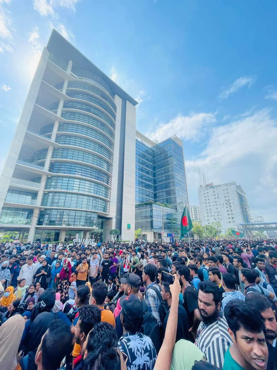 joinwdelower's tweet photo. Those who don't talk about quotas, don't protest,
 They are real Razakars 🙂

 #want_quota_reform
 #Bangladesh_quota_movement 
 #quota_movement_2024
 #no_more_quotha 
 #protect_students
 #save_students #bangladesh_quotha_movement
 #focus_on_Bangladesh 
 #QuotaReformProtest
 #cfbr https://t.co/ZQcDlbrYWZ