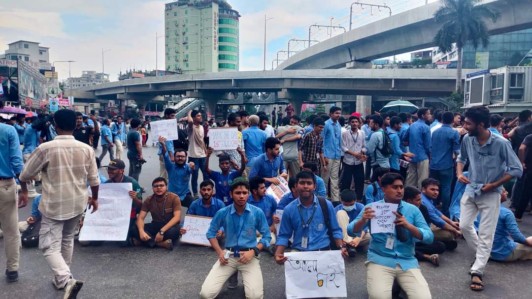 joinwdelower's tweet photo. We want justice.
#Save_Bangladeshi_students
#ALjazerra
#Bbcnews #CNN #TheWashingtonPost
#TheNewYorkTimes #TheGuardian
#BBC #AlJazeeraEnglish #TheWallStreet  #QuotaReformProtest
#DhakaUniversityUnderAttack
#DUUnderAttack
#QuotaReformMovement
#কোটা_আন্দোলন_২০২৪
#SaveBangladesh https://t.co/kFHS0L1peB