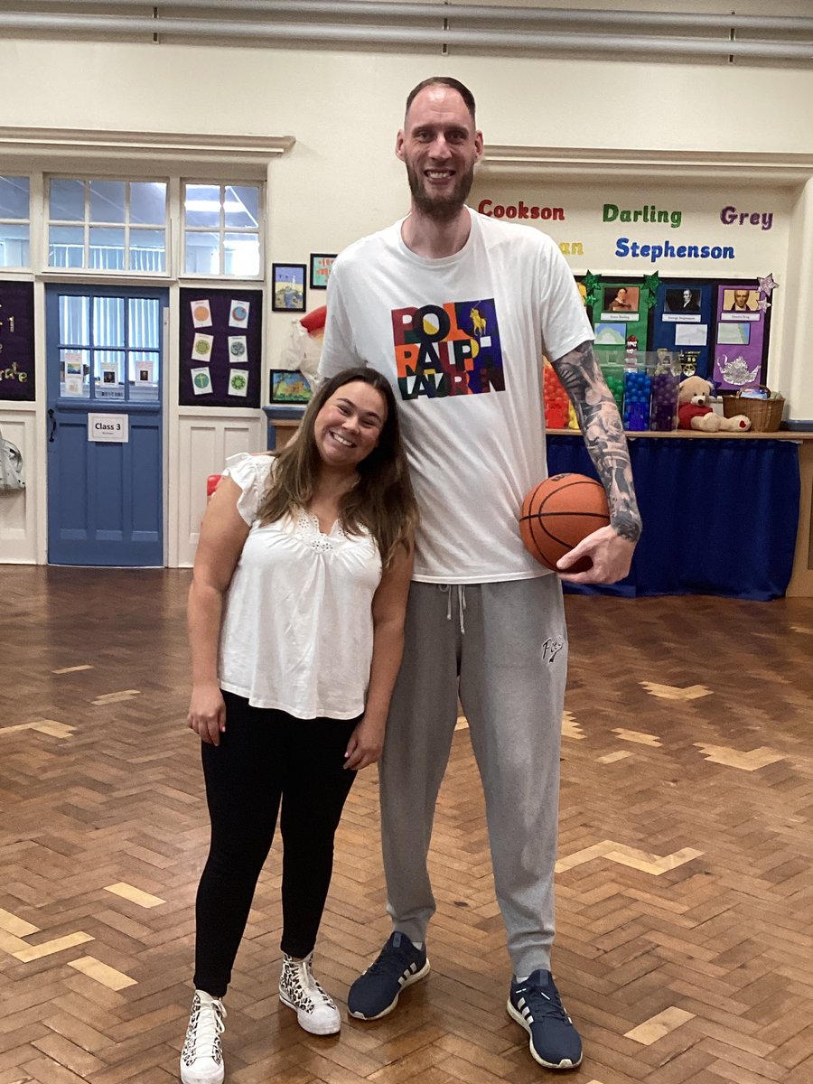 ArchibaldFirst's tweet photo. Such an inspiring start to the day with a basketball workshop with @paulsturgess_ Reception loved his tricks and had a great try at dribbling. #AFSPE #AFSWellnessweek https://t.co/2vRi1mI3VN
