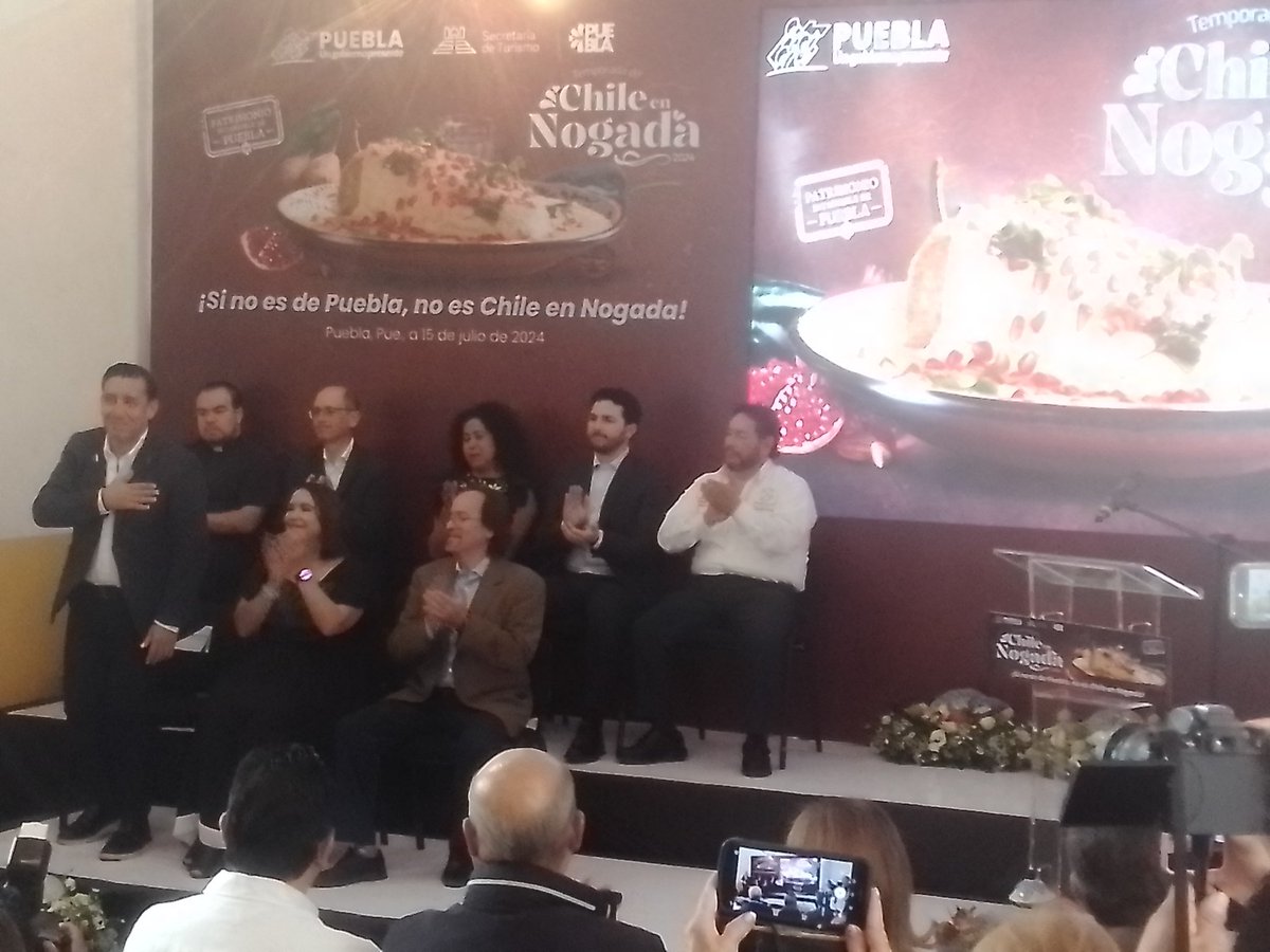 PaCKidermO's tweet photo. El evento del #ChileEnNogada, #ChileEnNogada2024. #PatrimonioIntangible de #Puebla, desde el #conventodesanagustín, #exconventodesanagustín. @PueblaCanirac y autoridades del #GobiernoMunicipal y #GobiernoDelEstado. Se anotó un 10 el #Gobernador @SergioSalomonC 👏🏽👏🏽👏🏽#PaCKidermO🐘 https://t.co/uKFc0RaXjj