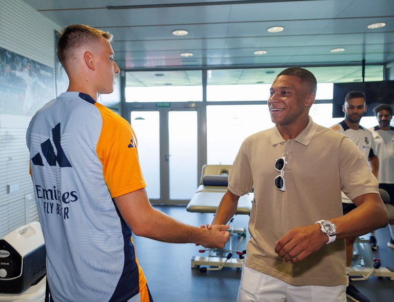 Madridismoreal's tweet photo. Mbappé y Lunin ✨ https://t.co/oR3RVHxcvu
