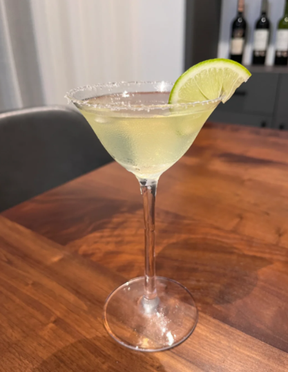 lyhangju's tweet photo. 今日はマルガリータを飲みます。🍸🍹
味はかなり濃厚です。
ベースワインをたくさん買いました。飲みたいものを何でも混ぜて飲むことができます。 https://t.co/dQJniKGLw4