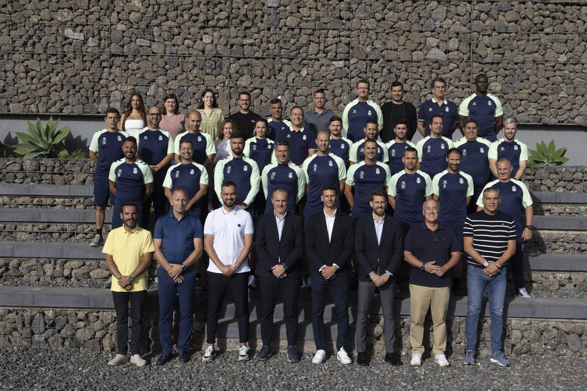 UDLP_Oficial's tweet photo. 📸 Te presentamos a los profesionales que trabajan diariamente en la Ciudad Deportiva. 

¡Dentro hilo! 🧵

#PíoPío #75AniversarioUD 
#LaUniónHaceLasPalmas #LaUniónDePorVida https://t.co/4WYbOTFbd8