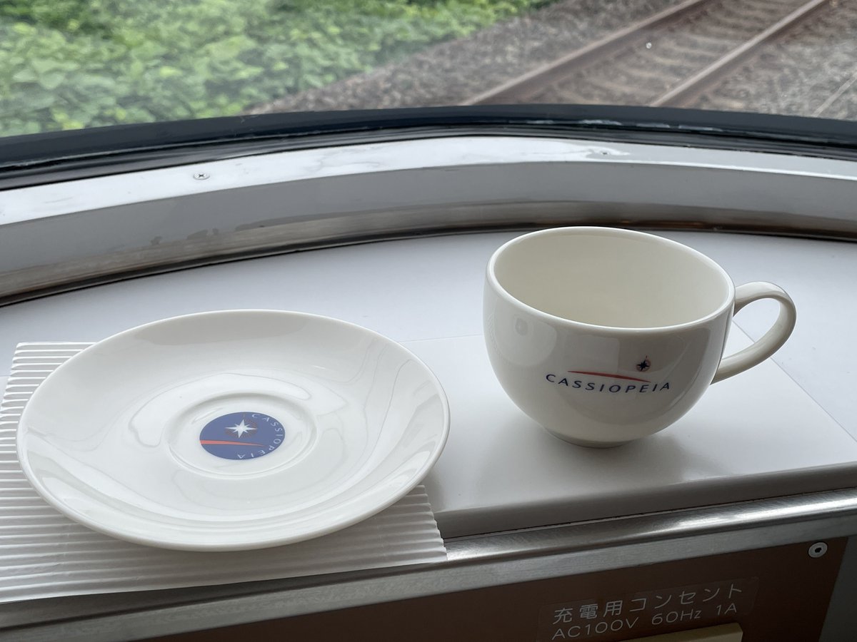 カシオペア運行25周年号のお土産〜 ダイニングで使われているカップと